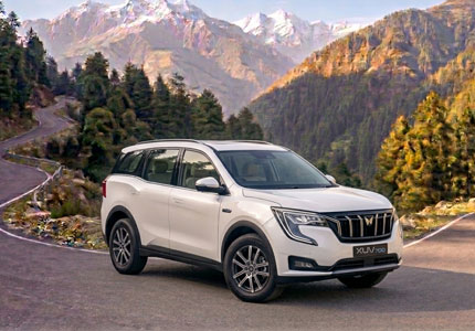 XUV700 Diesel auto sunroof